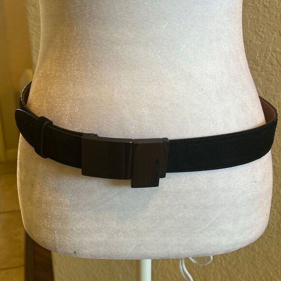 Gucci Women\'s Italian Size 80 Black Buckle Belt Minimalist Quiet Luxury 33\